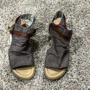 Never worn Blowfish Sandals Size 9.5
